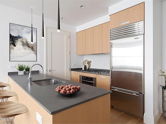 2nd image of 71-73 Nassau St #8B