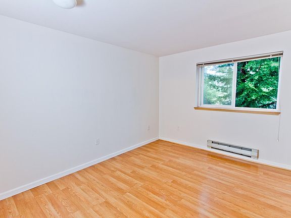5th image of 12329 Roosevelt Way NE APT D202