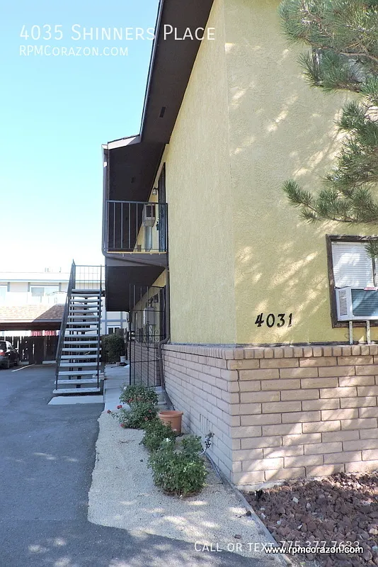 Upstairs 2 bed, 1 bath apt w/ new paint & carpet! — Photo 4