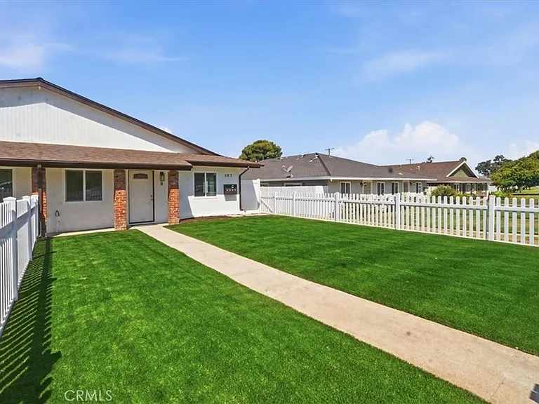 307 N Tustin Ave #B — Photo 2