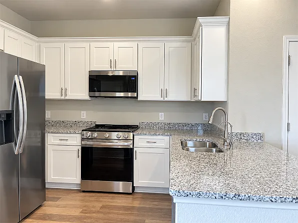 3 bed, 2.5 bath, 1263 sqft, $1,695 — Photo 2
