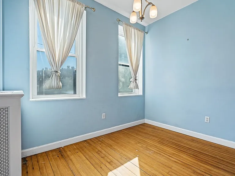 2 Euston St #1 — Photo 14