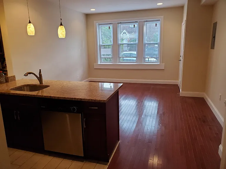 1118 Penn St NE #4 — Photo 7