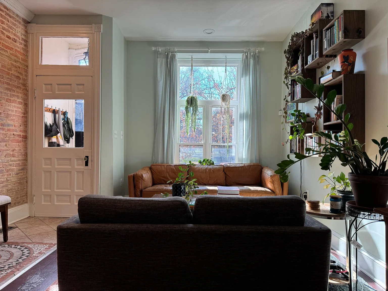 3 bed, 2.5 bath, 1900 sqft, $3,450 — Photo 3