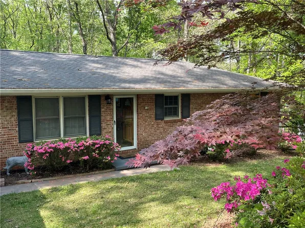 6012 Forest Dr, Seneca, SC 29672