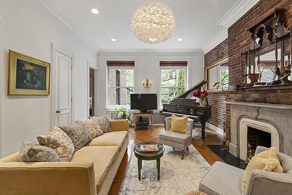 Sold by Ann Ferguson, LLC | media 2