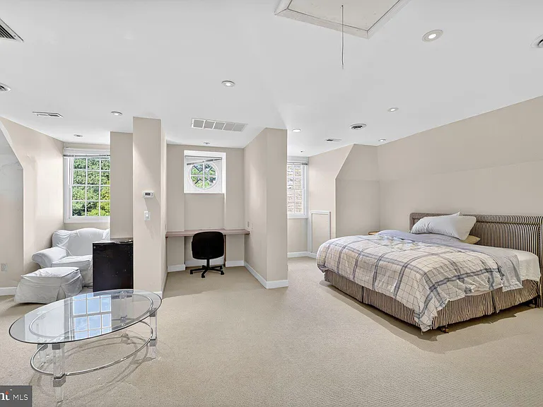 2310 Kalorama Rd NW — Photo 30