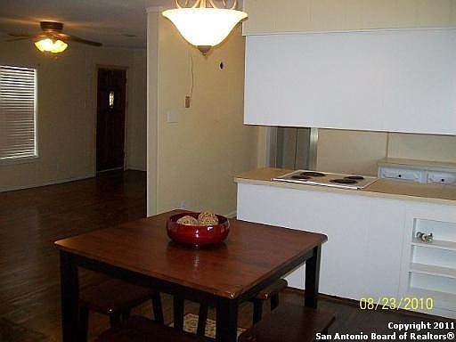 4th image of 912 Zanderson Ave