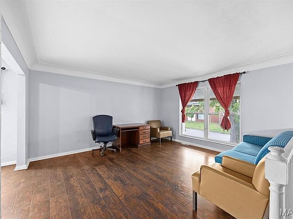 4th image of 30 Lakeview Dr