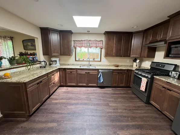 1506 S 8th St, Aberdeen, SD 57401