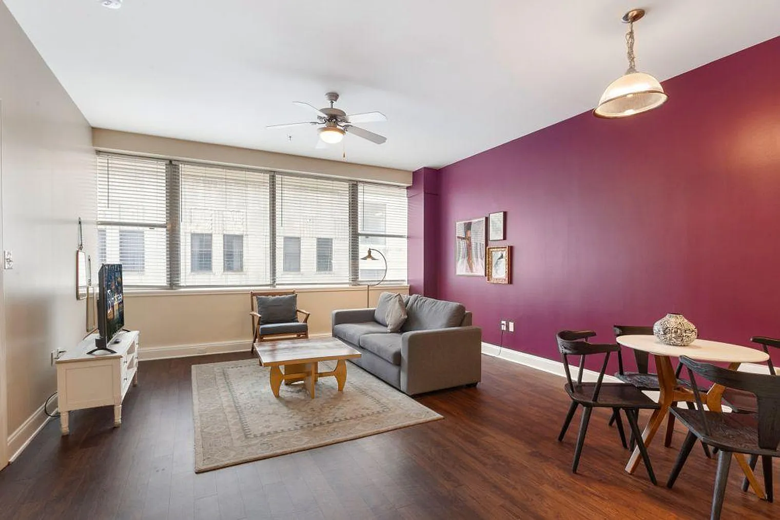 1 bed, 2.0 bath, 430 sqft, $4,298 — Photo 2