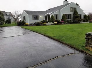 279 Browns Ln, Middletown, RI 02842