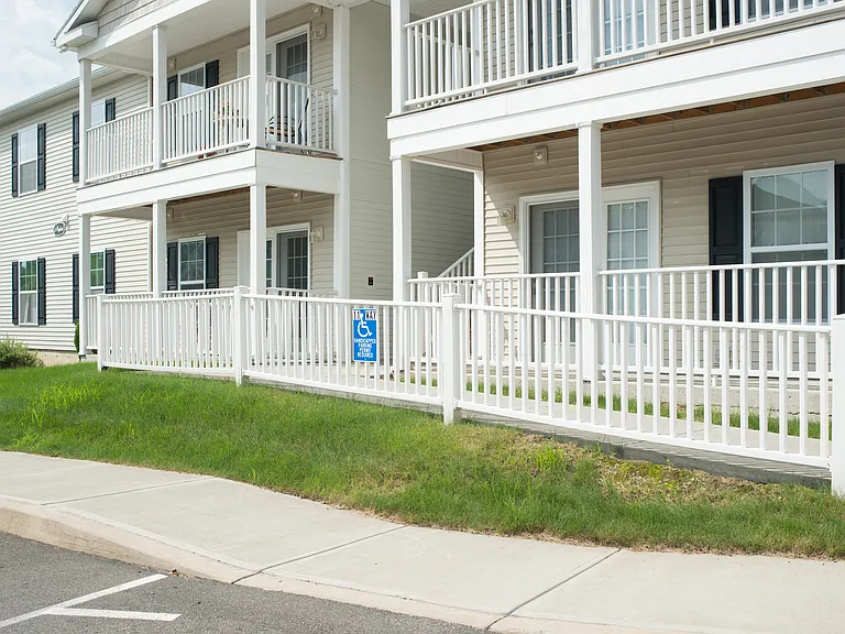 Kendall Square Apartments — Photo 10