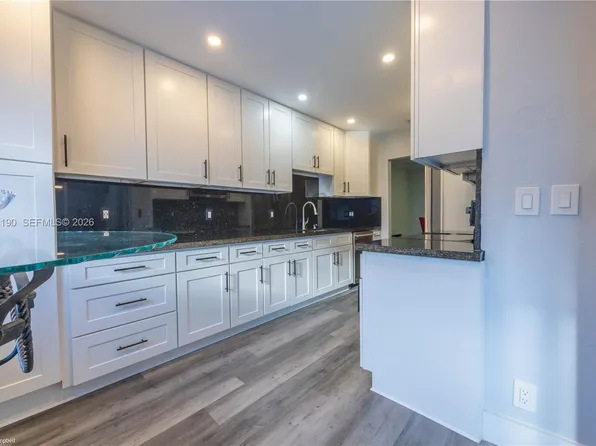 8002 Lagos De Campo Blvd #B-303, Tamarac, FL 33321