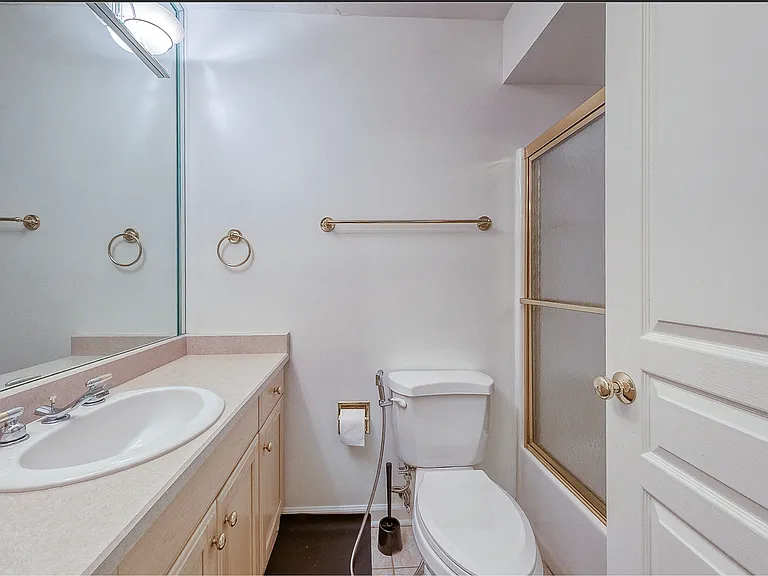 618 Essex Ct — Photo 28