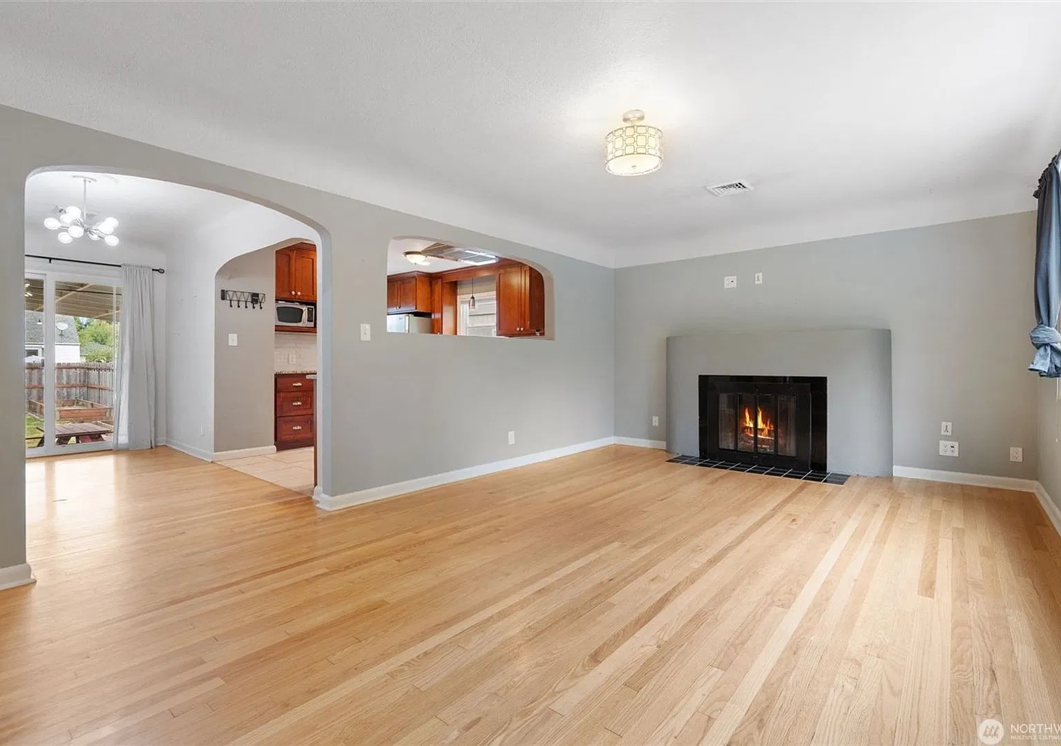 4 Bedroom 2.5 Bathroom Longview — Photo 3