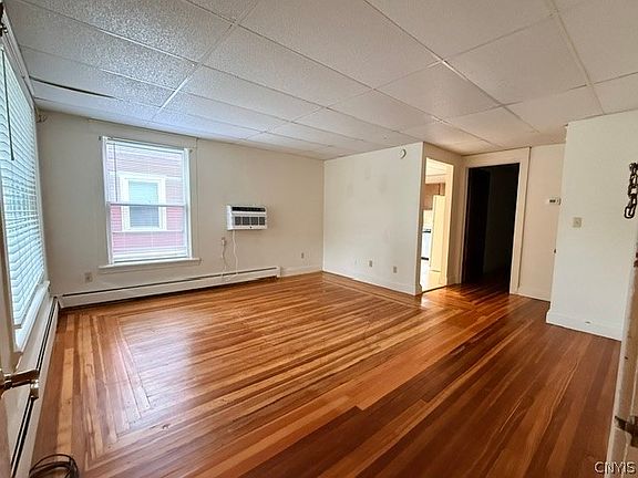 3rd image of 442 Main St