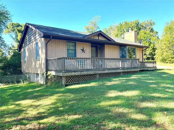 4461 Hudson Ln, Brighton, IL 62012