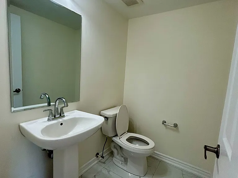 2464 Fall Harvest Cres — Photo 10