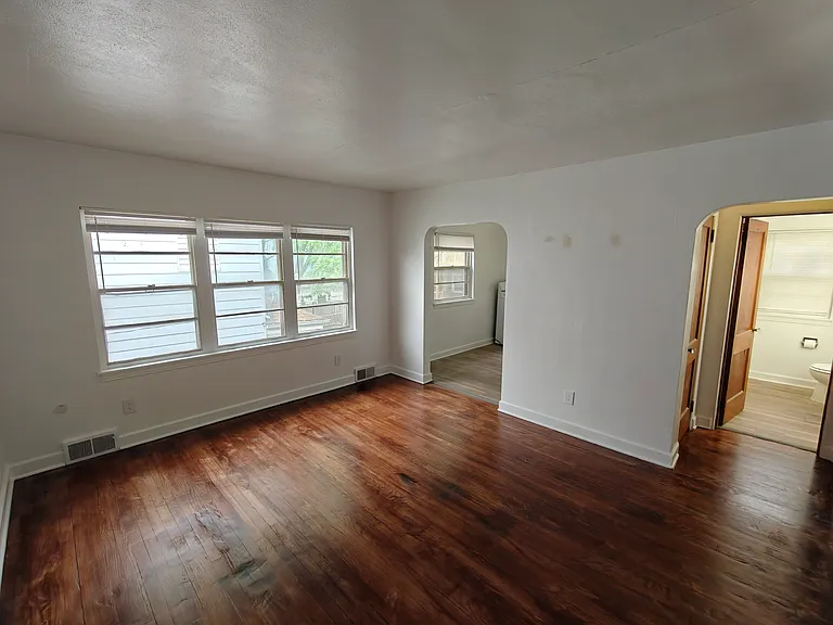 417 W 14th St #2 — Photo 3