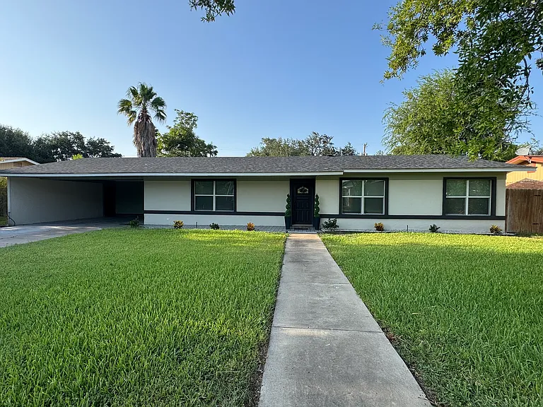 712 Harvey St — Photo 1