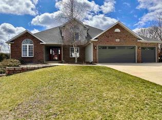 650 Merrion Rd, Roscoe, IL 61073