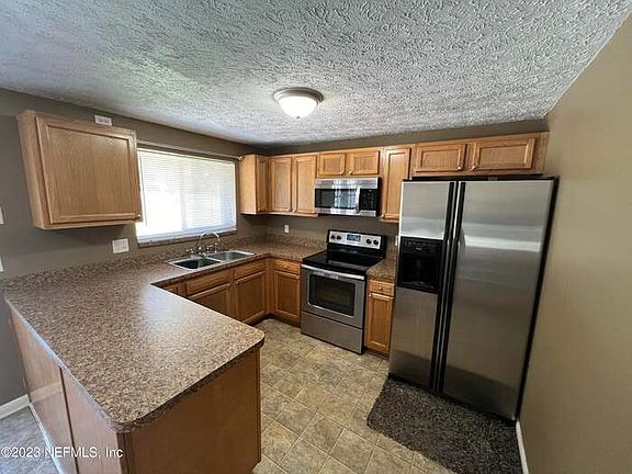 4th image of 4153 Timberlake Dr N