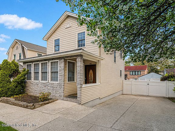 4th image of 148 Spring St