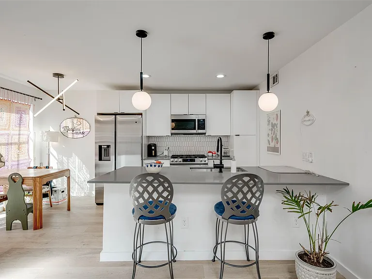 400 E 30th St #105 — Photo 9