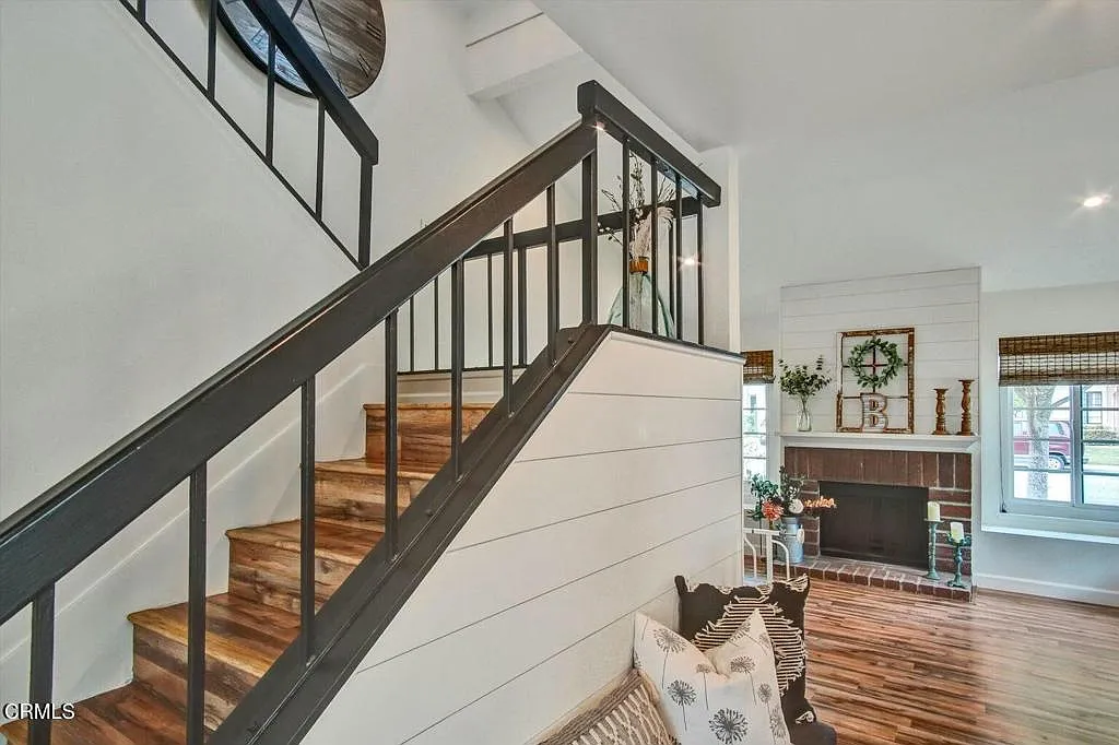 3 bed, 2.5 bath, 1925 sqft, $4,650 — Photo 2