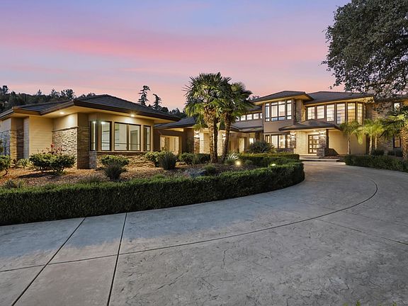 4th image of 988 Villa Del Sol