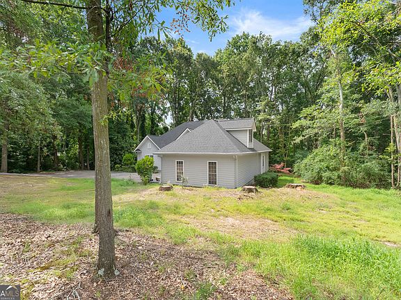 4th image of 393 Brookwood Dr