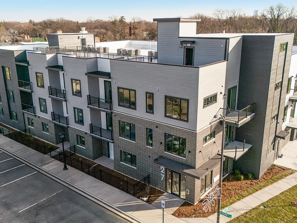 27 W Park Blvd #207