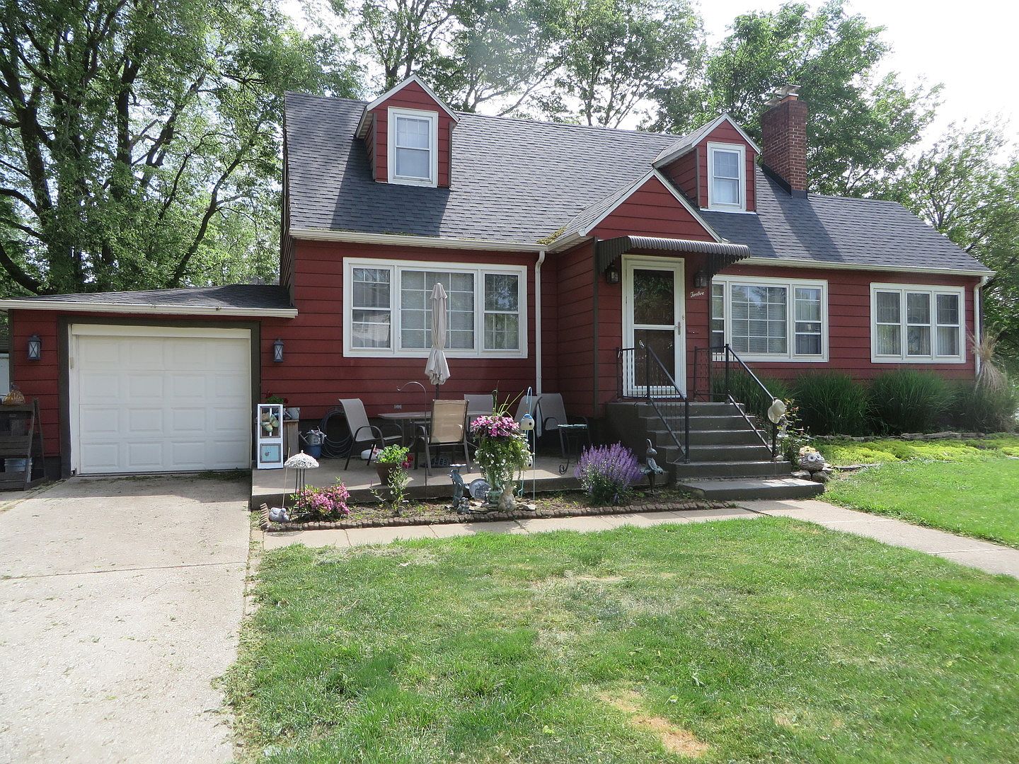 12 N Market St, Momence, IL 60954 Zillow