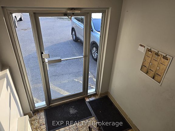 4th image of 1119 Merivale Rd