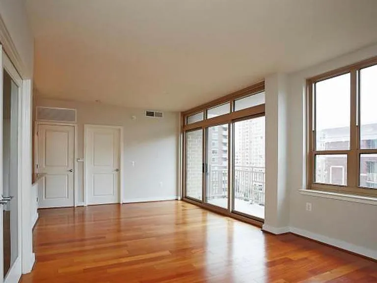 888 N Quincy St #910 — Photo 6
