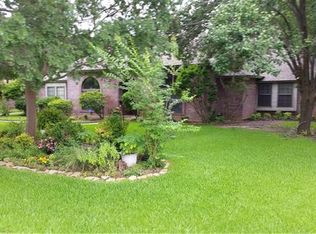 8085 John Henry Dr, Burleson, TX 76028