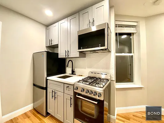 Rented by Bond New York | media 15