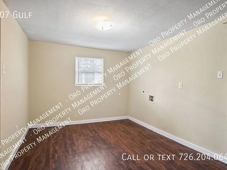 607 Gulf — Photo 12
