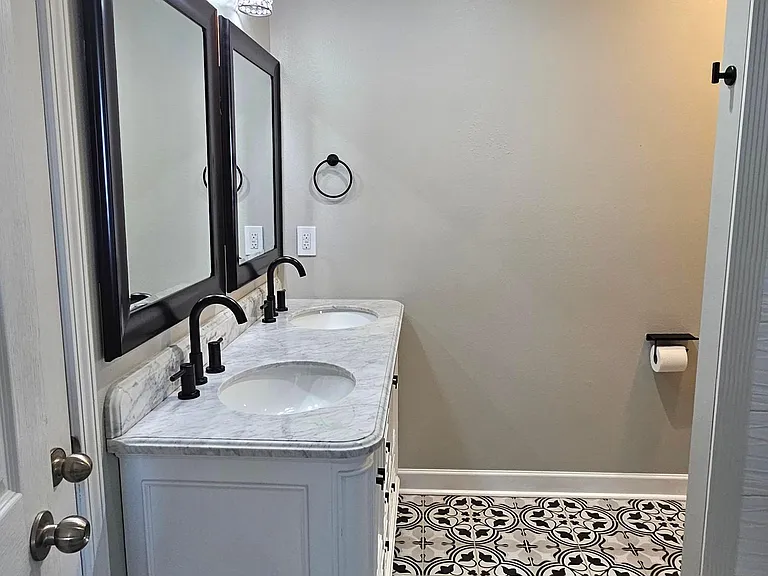 5817 Fox Point Cir — Photo 24