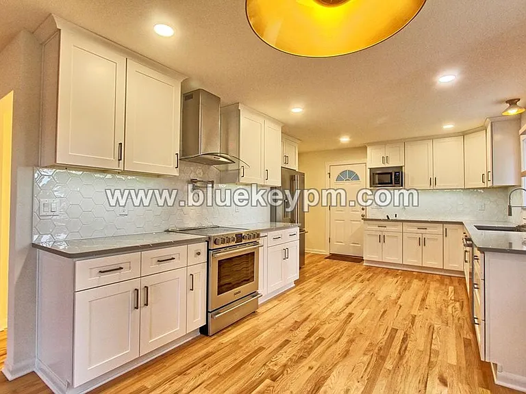 4114 NE 56th St — Photo 8