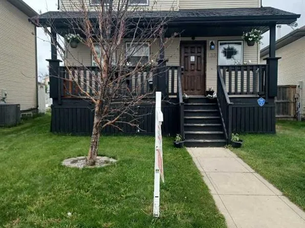 133 W Old Boomer Rd, Sylvan Lake, AB T4S 2N1