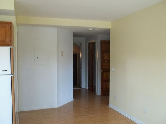 4th image of 104 W Main St APT 5