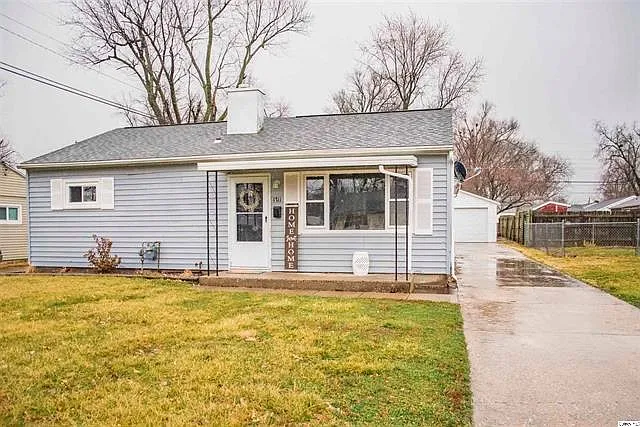 4 bed, 1300 sqft, $1,500 — Photo 1