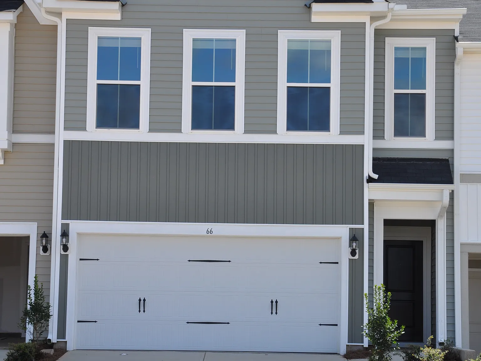 3 bed, 2.5 bath, 1933 sqft, $1,899 — Photo 2