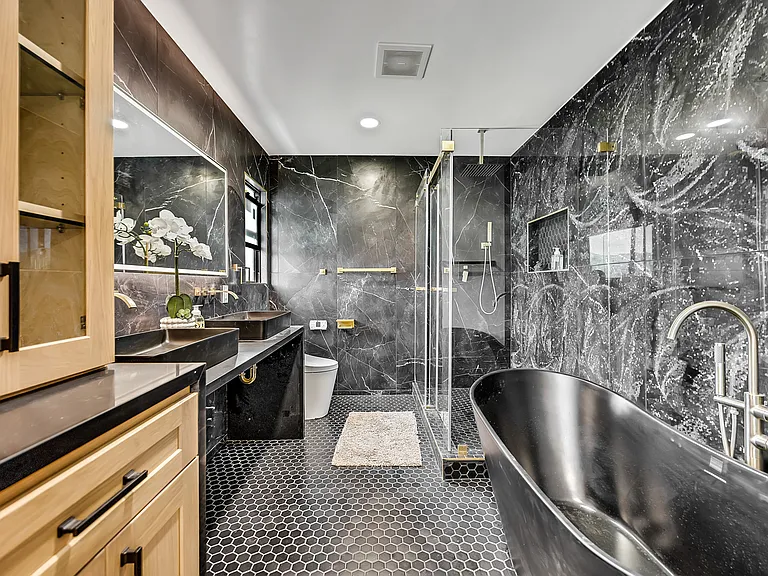 1080 River Dr — Photo 43