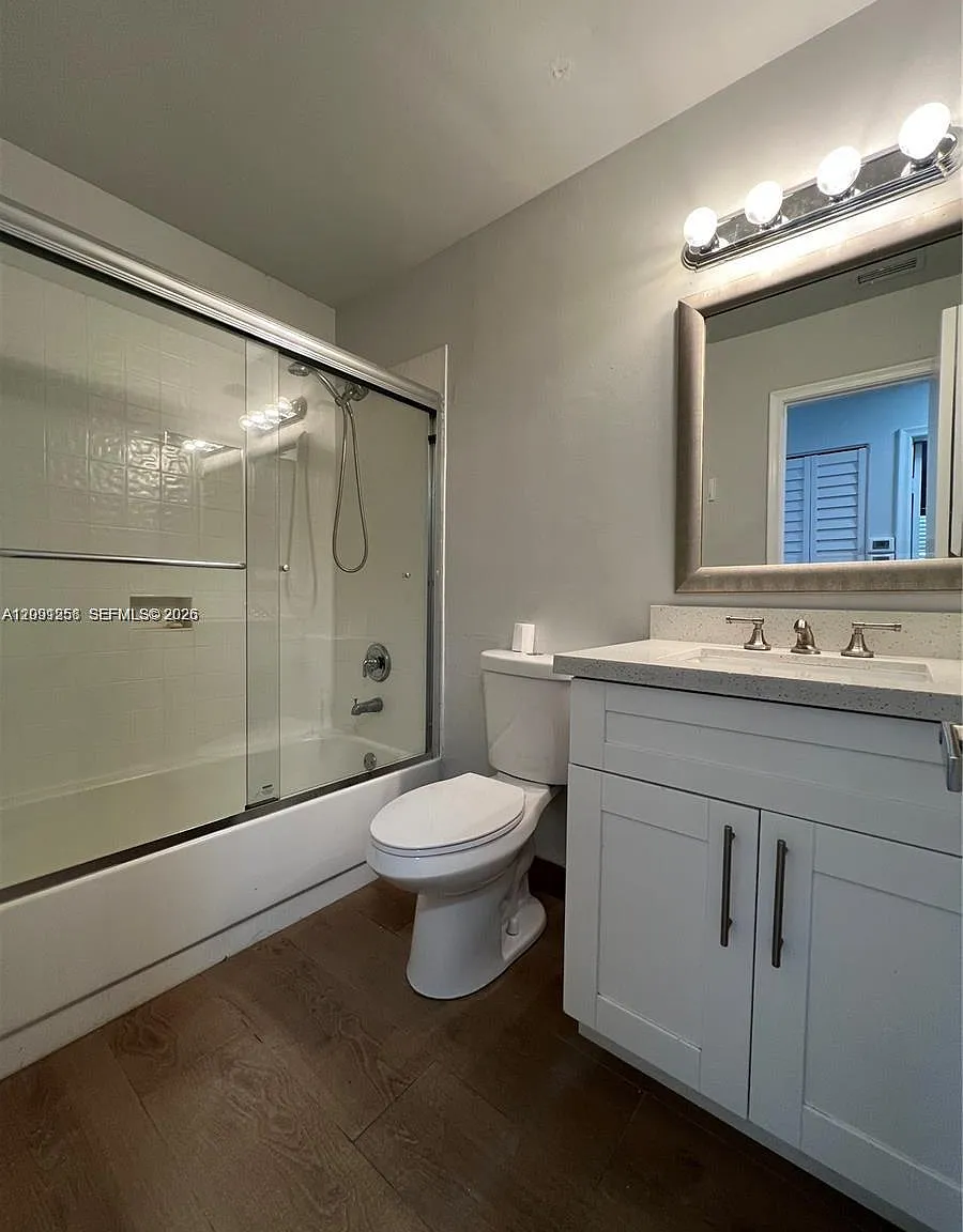 3 bed, 1402 sqft, $3,300 — Photo 2