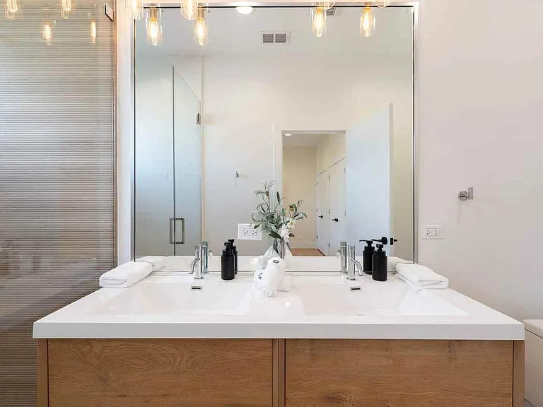 2110 W Washington Blvd #2 — Photo 12