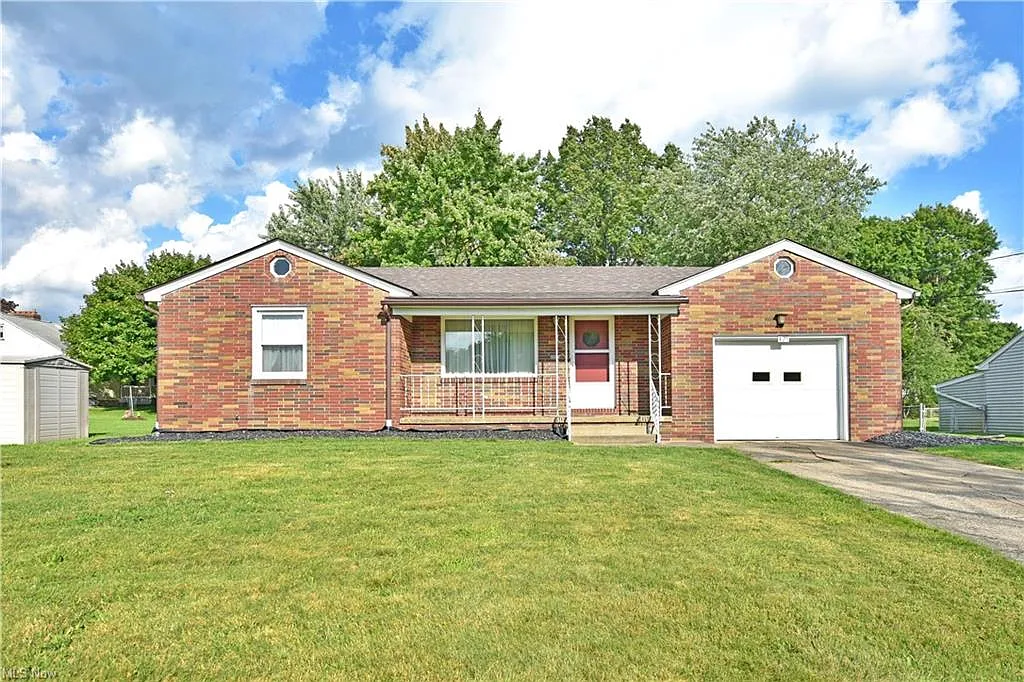 425 Lease Ct photo 1