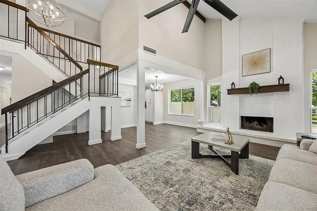 4 bed, 2.5 bath, 2076 sqft, $2,500 — Photo 1